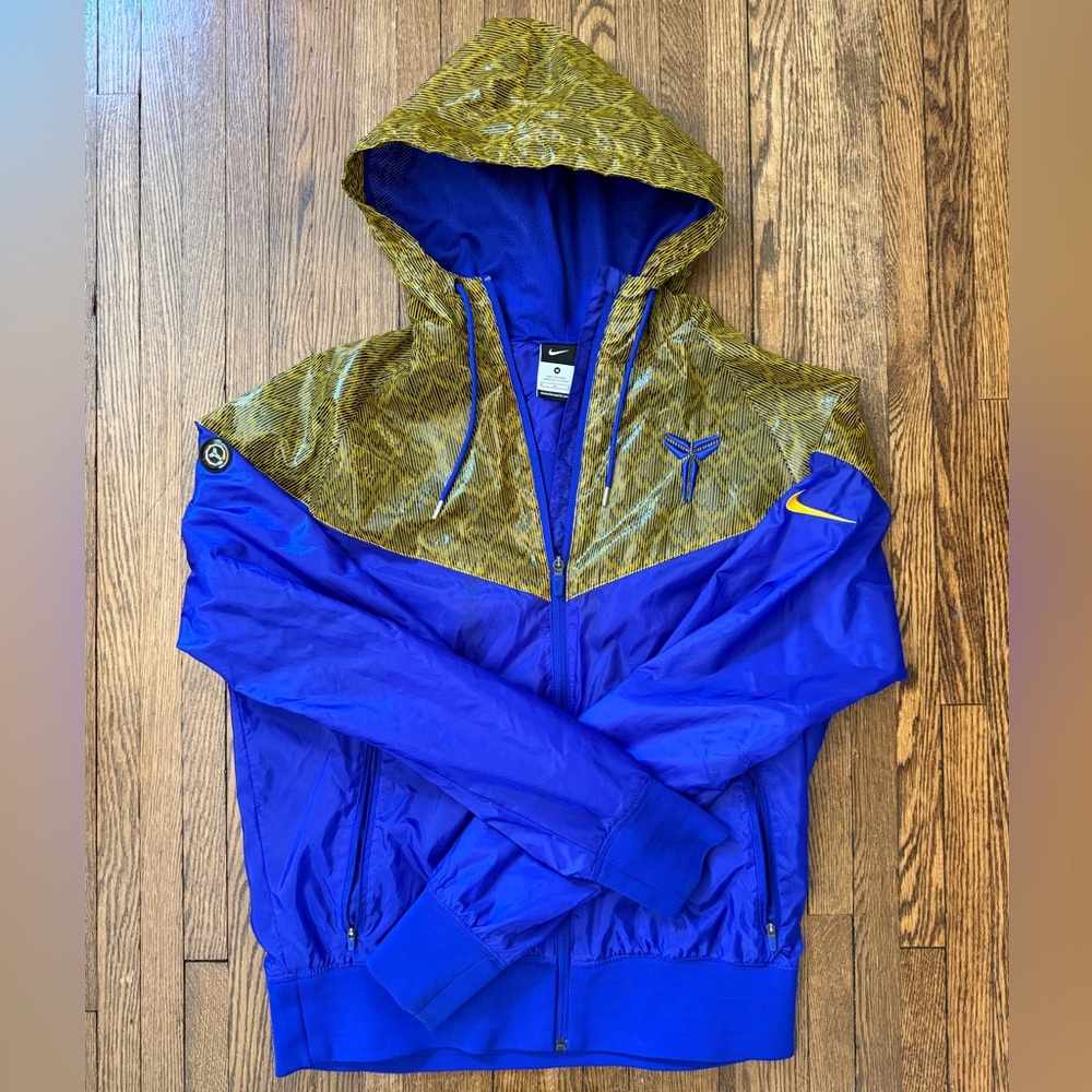 Vintage Kobe Bryant Nike Men's Windbreaker in Blue and Gold